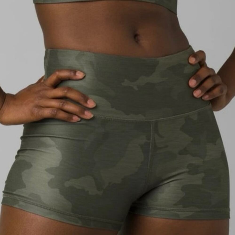 Prana NWT Layna Camo Print Athletic Bike Shorts Large